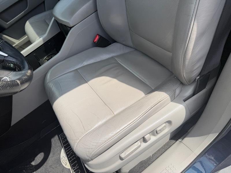 Honda Pilot Touring 2WD 5-Spd AT with DVD 2011