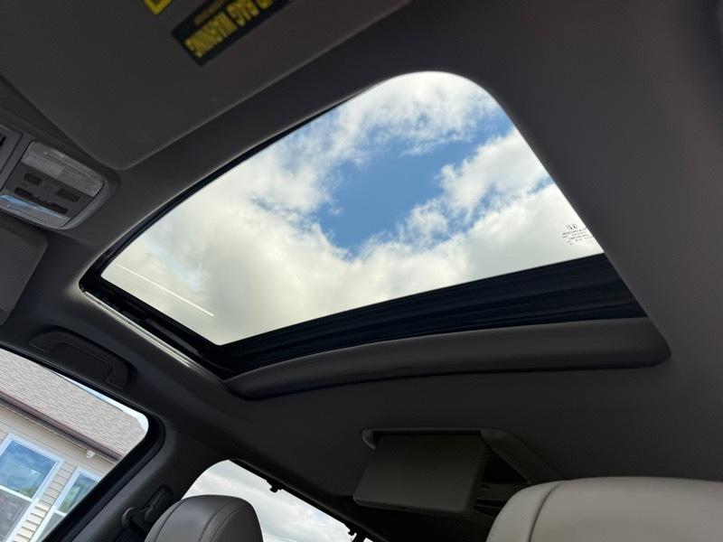 Honda Pilot Touring 2WD 5-Spd AT with DVD 2011