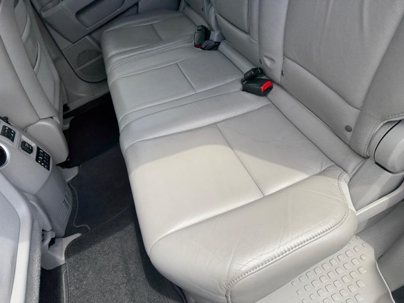 Honda Pilot Touring 2WD 5-Spd AT with DVD 2011