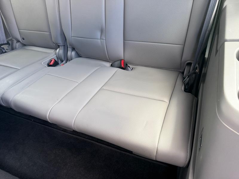 Honda Pilot Touring 2WD 5-Spd AT with DVD 2011
