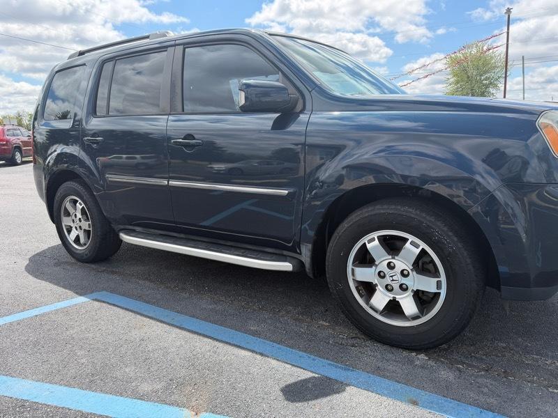 Honda Pilot Touring 2WD 5-Spd AT with DVD 2011