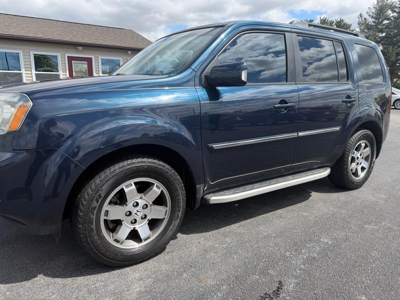 Honda Pilot Touring 2WD 5-Spd AT with DVD 2011
