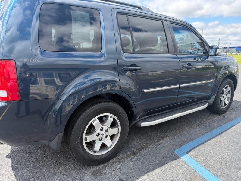 Honda Pilot Touring 2WD 5-Spd AT with DVD 2011
