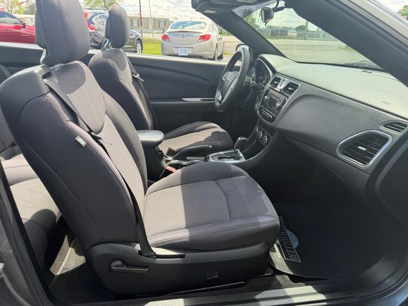 Chrysler 200 Touring Convertible 2013