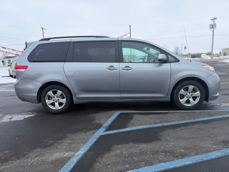 Toyota Sienna  2011