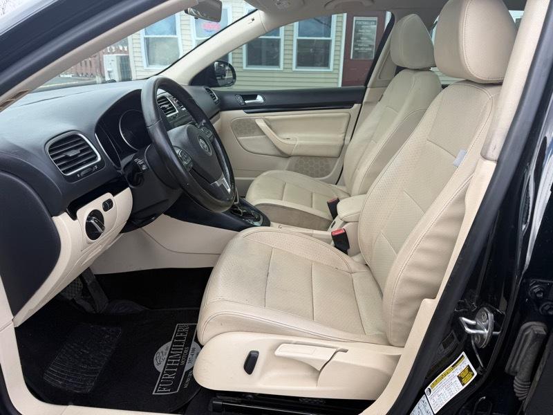 Volkswagen Jetta SportWagen 2.5L SE PZEV 2013