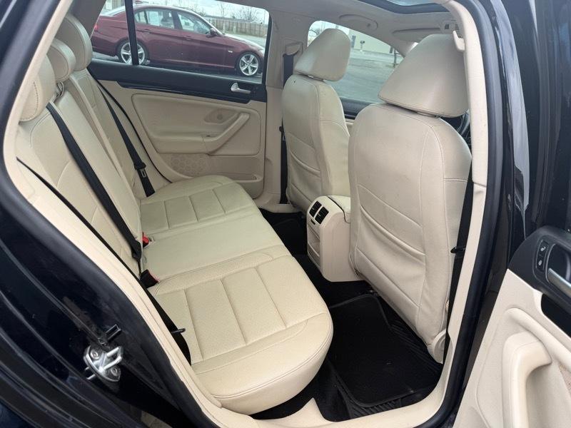 Volkswagen Jetta SportWagen 2.5L SE PZEV 2013