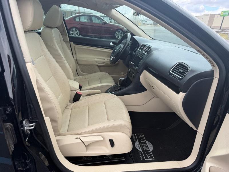 Volkswagen Jetta SportWagen 2.5L SE PZEV 2013