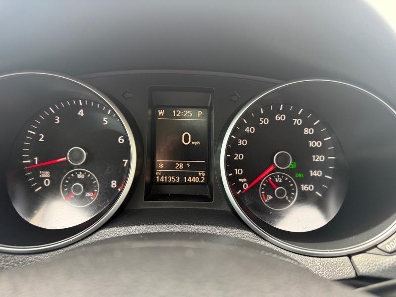 Volkswagen Jetta SportWagen 2.5L SE PZEV 2013