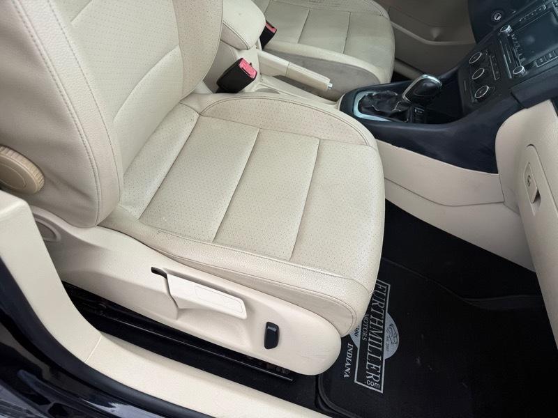 Volkswagen Jetta SportWagen 2.5L SE PZEV 2013