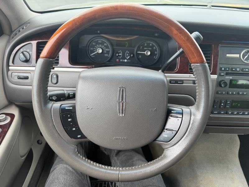 Lincoln Town Car Signature Limited 2010