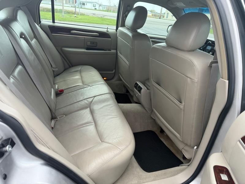 Lincoln Town Car Signature Limited 2010