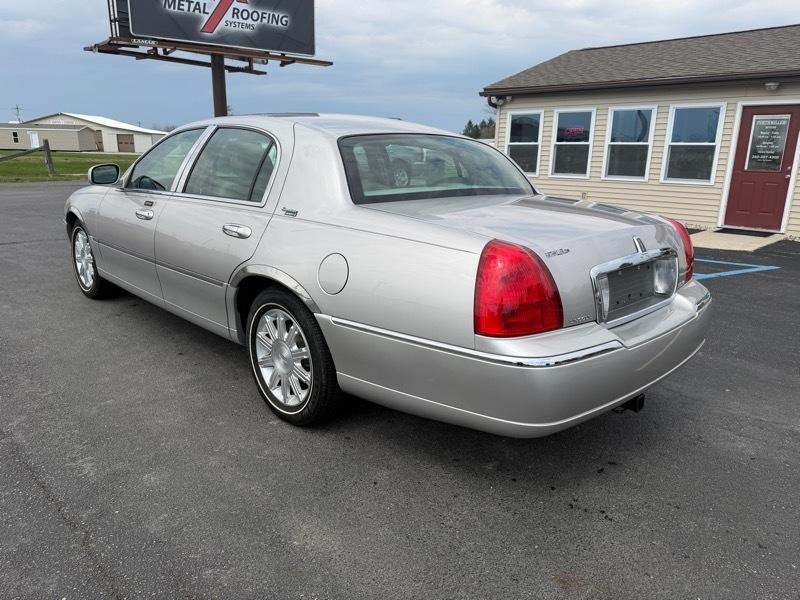 Lincoln Town Car Signature Limited 2010