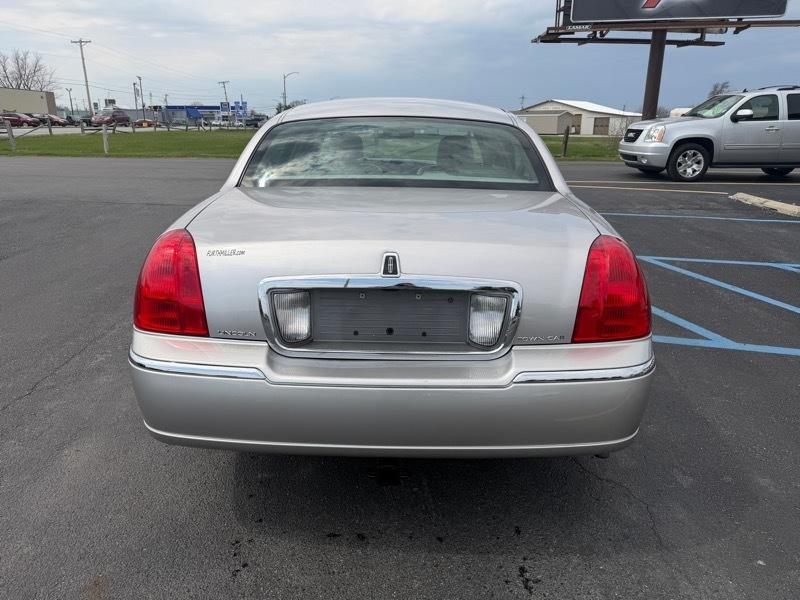 Lincoln Town Car Signature Limited 2010