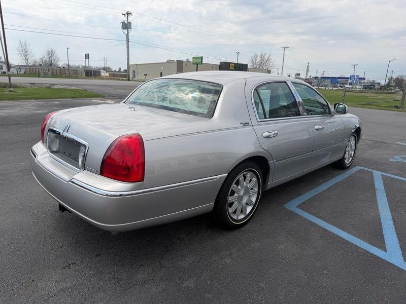 Lincoln Town Car Signature Limited 2010