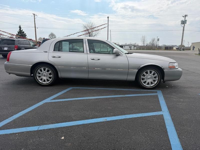 Lincoln Town Car Signature Limited 2010