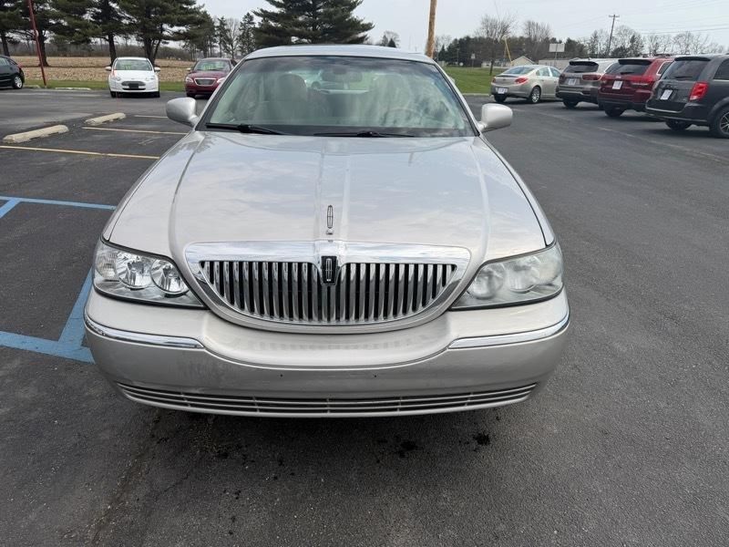 Lincoln Town Car Signature Limited 2010