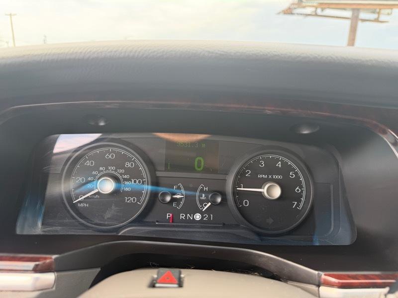 Lincoln Town Car Signature Limited 2010