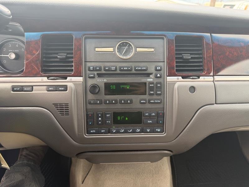 Lincoln Town Car Signature Limited 2010