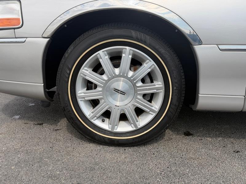 Lincoln Town Car Signature Limited 2010