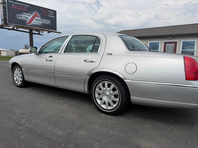 Lincoln Town Car Signature Limited 2010