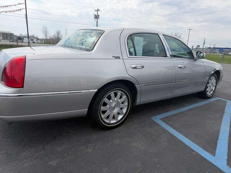 Lincoln Town Car Signature Limited 2010