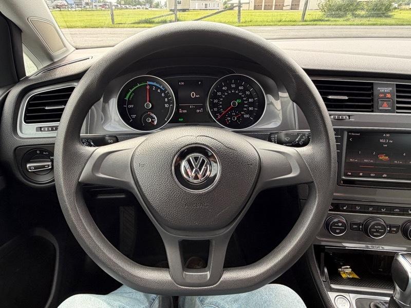 Volkswagen e-Golf SE 2016