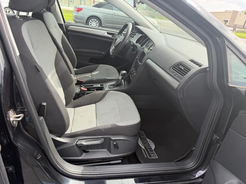 Volkswagen e-Golf SE 2016