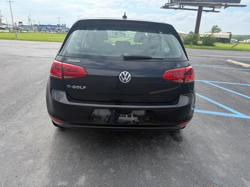 Volkswagen e-Golf SE 2016