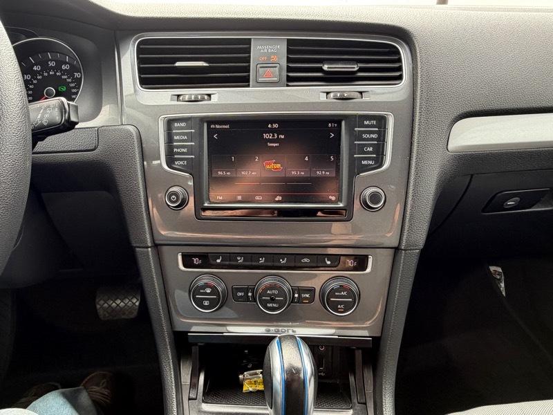 Volkswagen e-Golf SE 2016