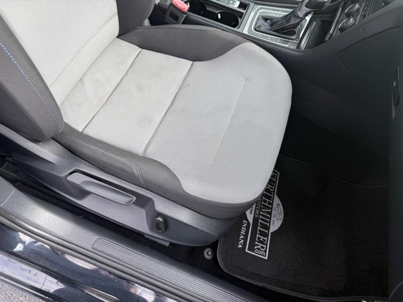 Volkswagen e-Golf SE 2016