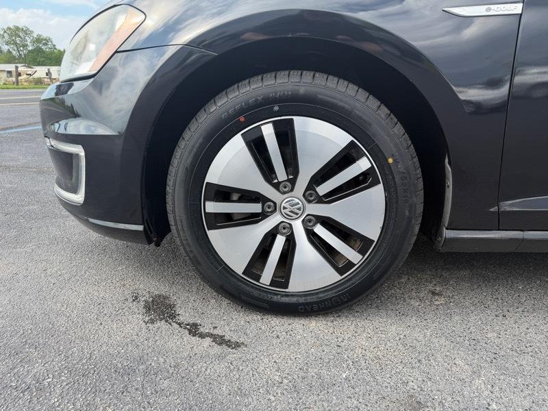 Volkswagen e-Golf SE 2016