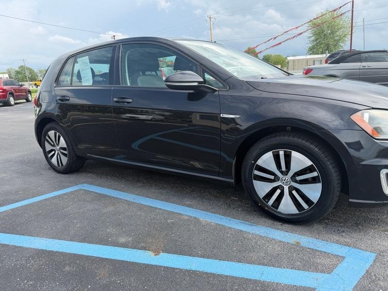 Volkswagen e-Golf SE 2016