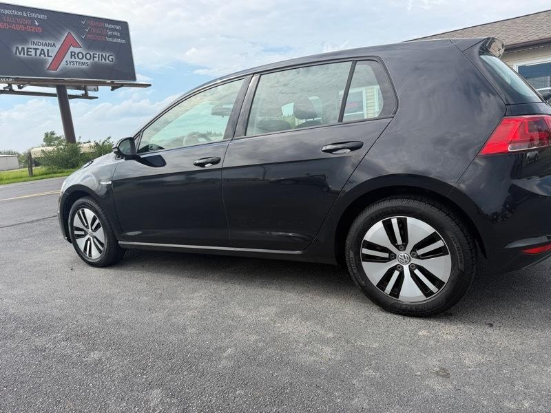 Volkswagen e-Golf SE 2016