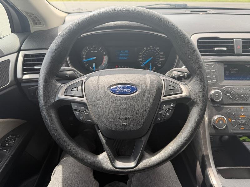 Ford Fusion S 2017