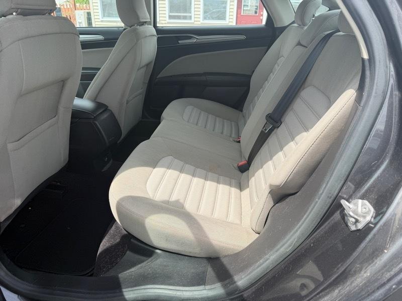 Ford Fusion S 2017