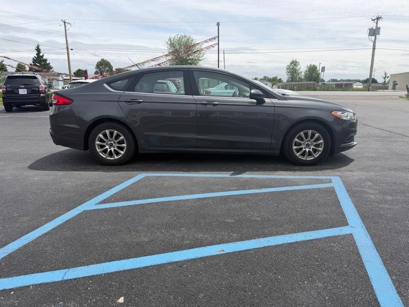 Ford Fusion S 2017