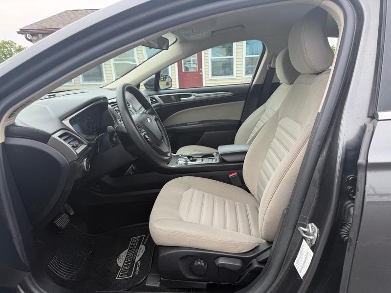 Ford Fusion S 2017