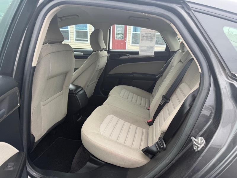 Ford Fusion S 2017