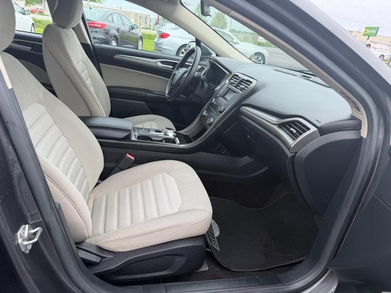 Ford Fusion S 2017