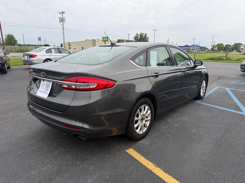 Ford Fusion S 2017