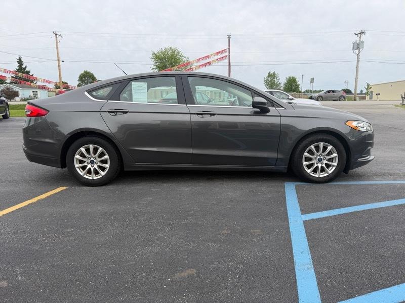 Ford Fusion S 2017