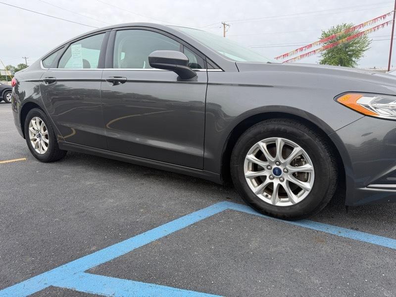Ford Fusion S 2017