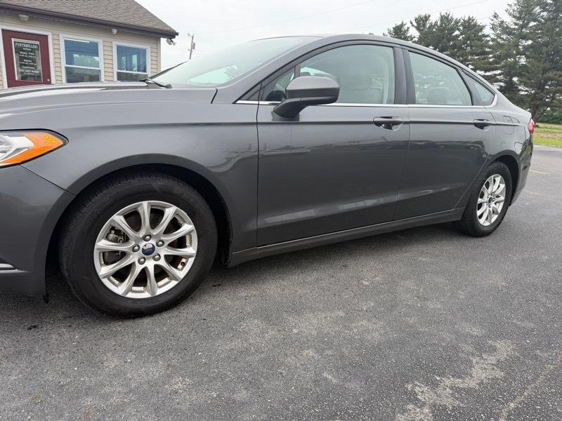 Ford Fusion S 2017