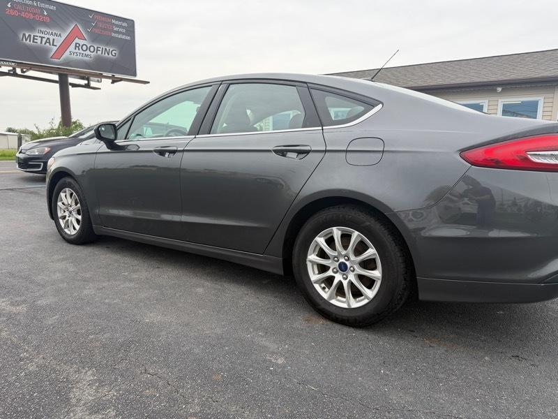 Ford Fusion S 2017