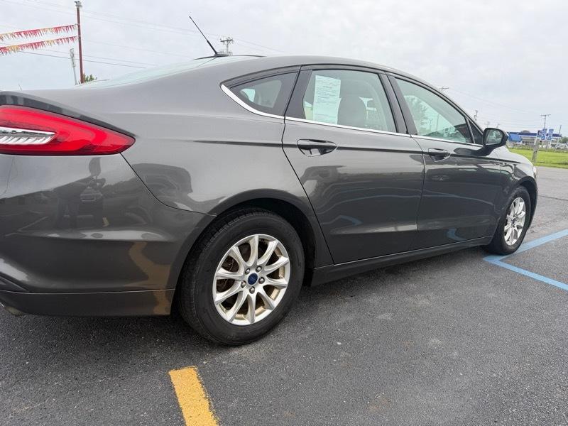 Ford Fusion S 2017