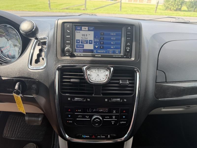 Chrysler Town & Country Touring 2011