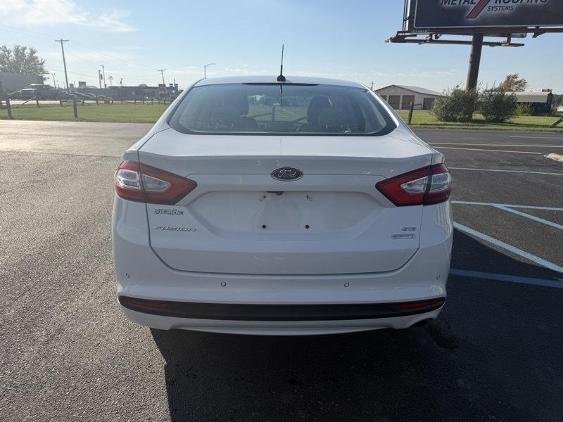 Ford Fusion SE 2016