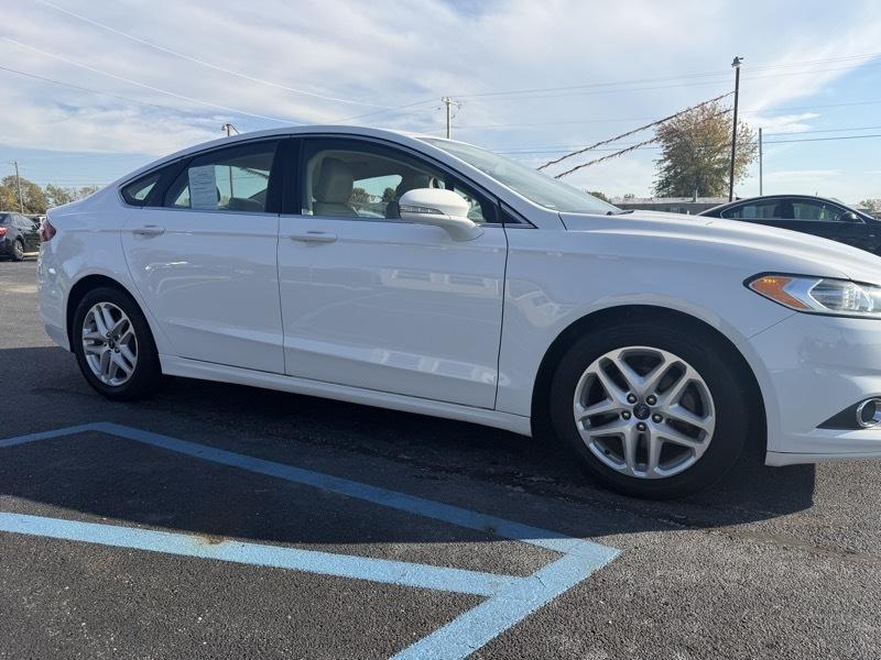 Ford Fusion SE 2016