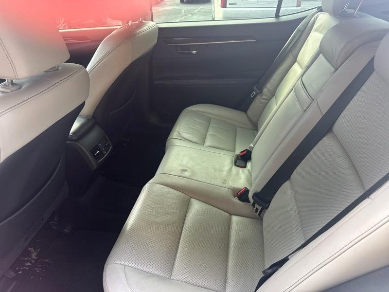 Lexus ES 350 Sedan 2013